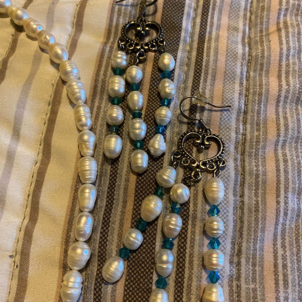 Jewelry - Picture 2 of 3
